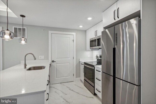 Building Photo - 1223 N 7th St