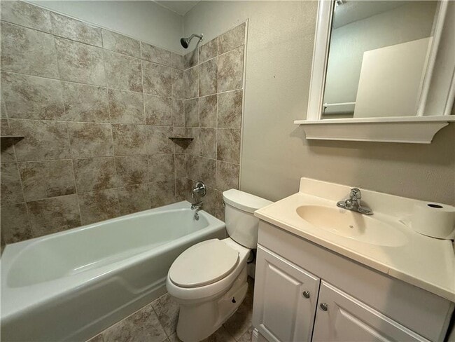 Building Photo - 481 NW Woodland Dr