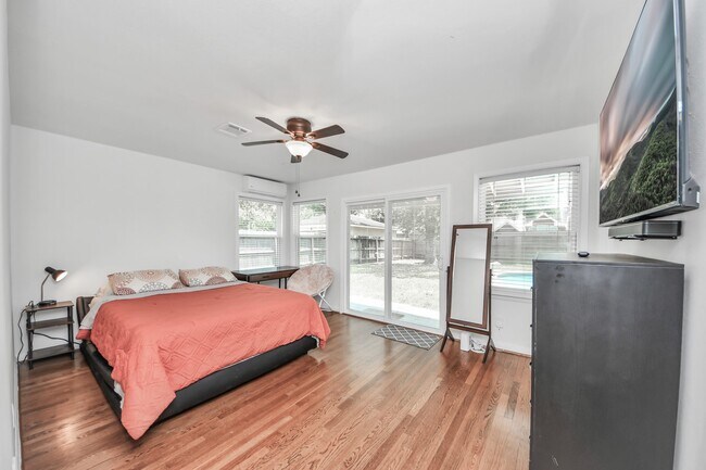 Building Photo - 5139 Beechnut St