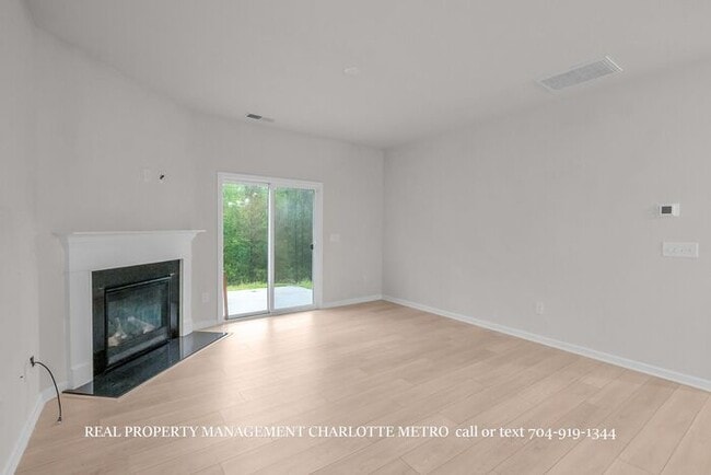 Building Photo - Stunning 4-BR Home on Wooded Cul-De-Sac Lot in Brightwater – Minutes from Rivergate!