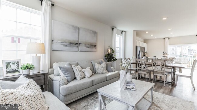 Building Photo - 248 Macoun Way
