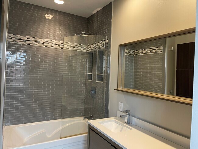 Building Photo - 116 E Council St