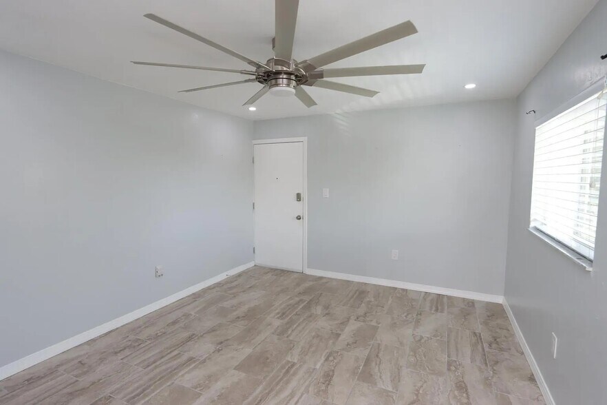 Building Photo - 8109 Country Rd