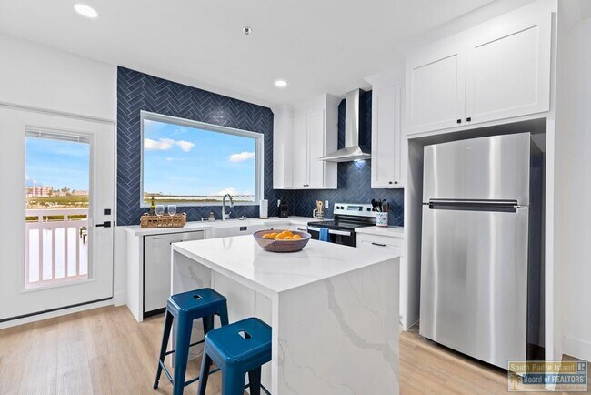 Building Photo - 111 W Sunny Isle Dr