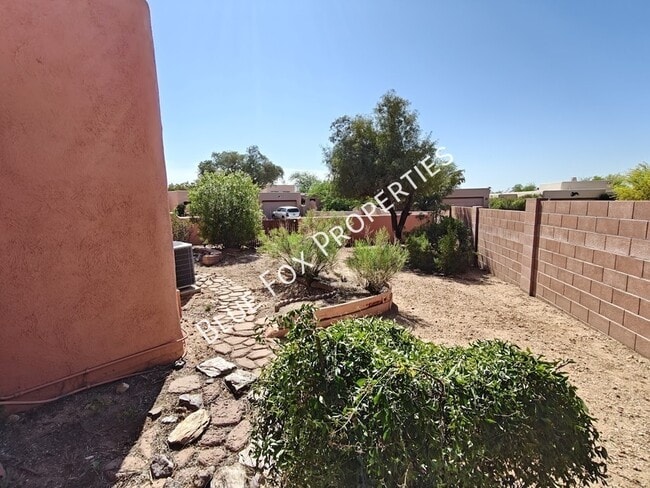 Building Photo - 9097 N Jessy Ln