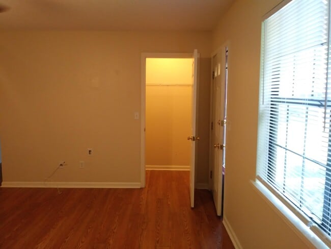 Building Photo - 1602 Carolwood Ct