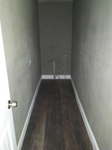 Building Photo - 1126 Park Cir