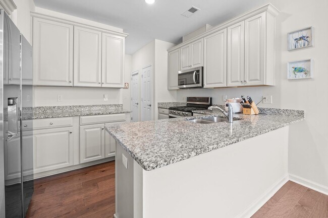 Building Photo - 11 Leahy Dr