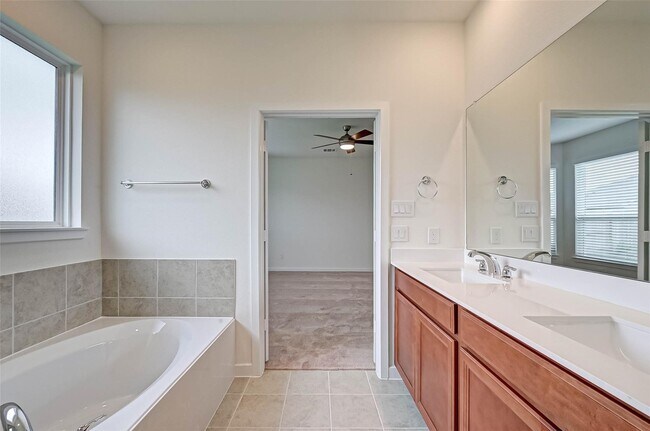 Building Photo - 8022 Pinebrook Arbor Ct