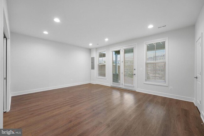 Building Photo - 43421 Farringdon Sq