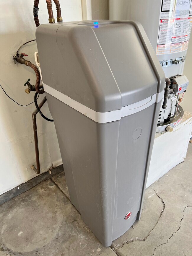 Building Photo - 1735 Navarre Ln