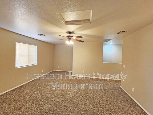 Building Photo - 200 S Mount Charleston Dr E