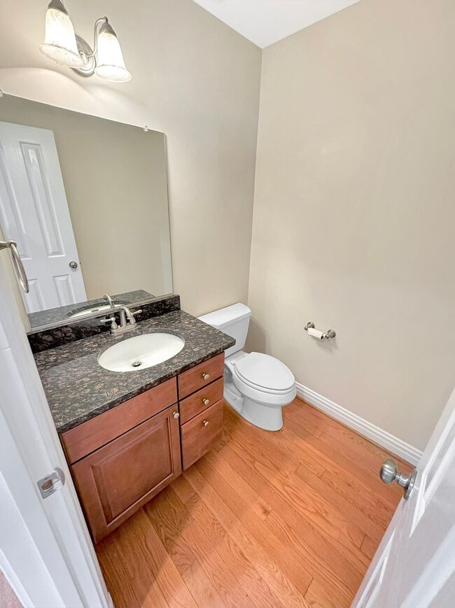 Building Photo - 5 Bedroom Home in VCU Area