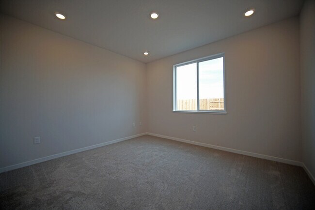 Building Photo - brand-new, never-before-lived-in 3-bedroom, 2-bathroom home with solar!