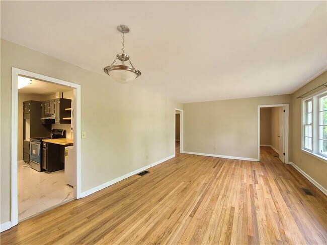 Building Photo - 3225 Forrest Hills Dr SW