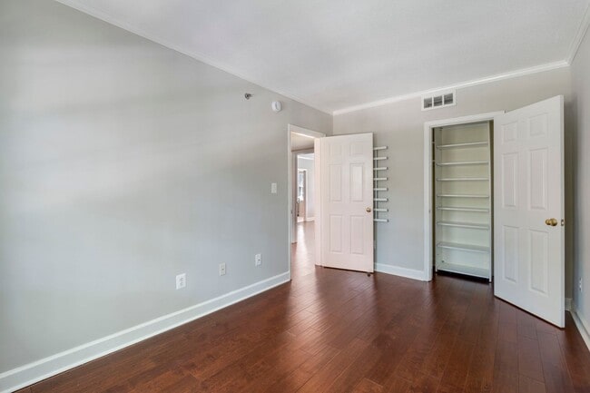 Building Photo - 600 Bashford Ln