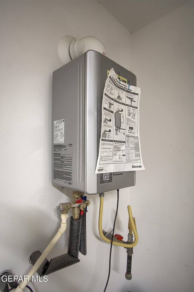 Building Photo - 840 Paseo Dulce Ave