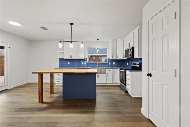 Building Photo - 1713 Pebblebrook Ln