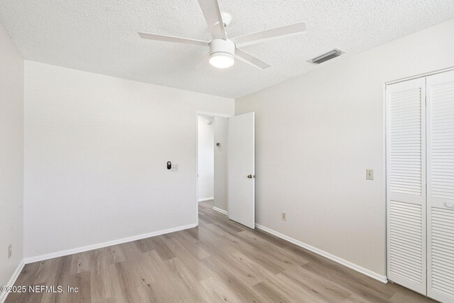 Building Photo - 144 La Pasada Cir W