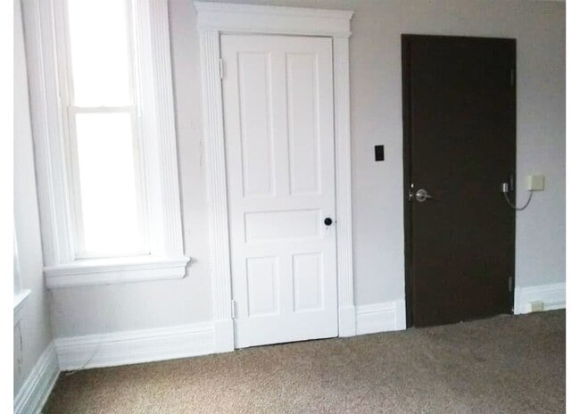 Building Photo - 2922 Jefferson Ave