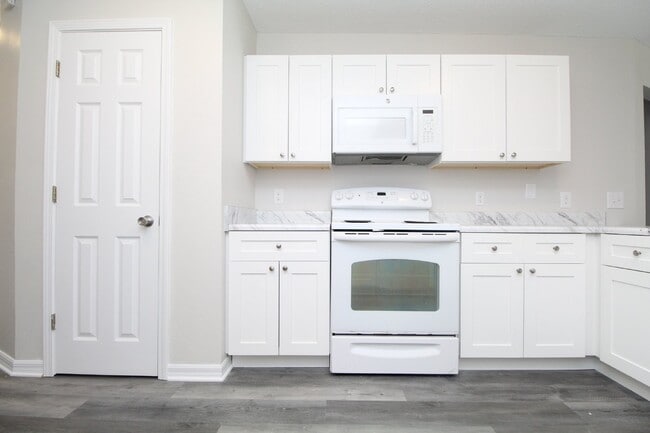 Building Photo - West Pensacola 4-Bedroom Home with Bonus R...