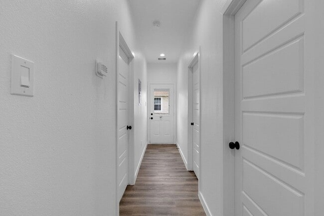 Building Photo - 106 Runnels St