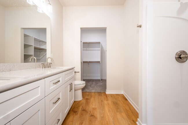 Building Photo - Top Of The Line Newly Built Duplex!