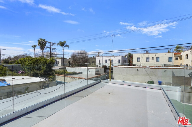 Building Photo - 1161 Stearns Dr