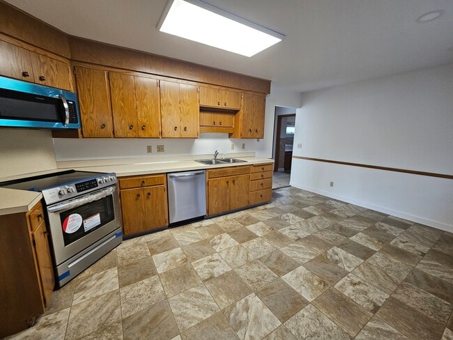 Building Photo - 2123 Catherine Dr