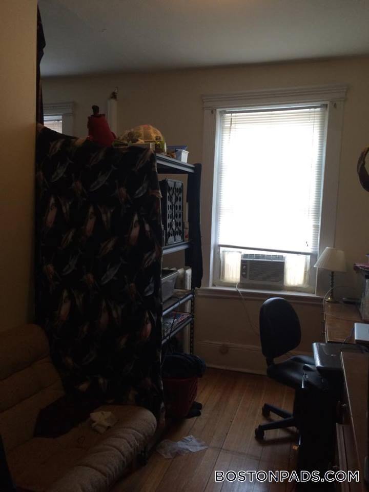 Building Photo - 447 Park Dr