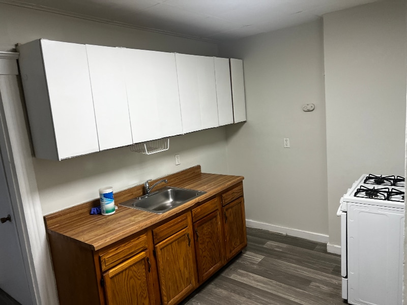 Building Photo - 19 E James St