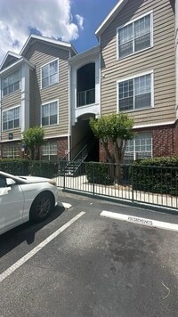 Building Photo - 8301 Elm Park Dr