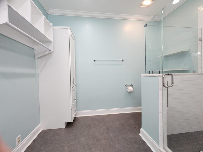 Building Photo - 613 Golden Bear Dr