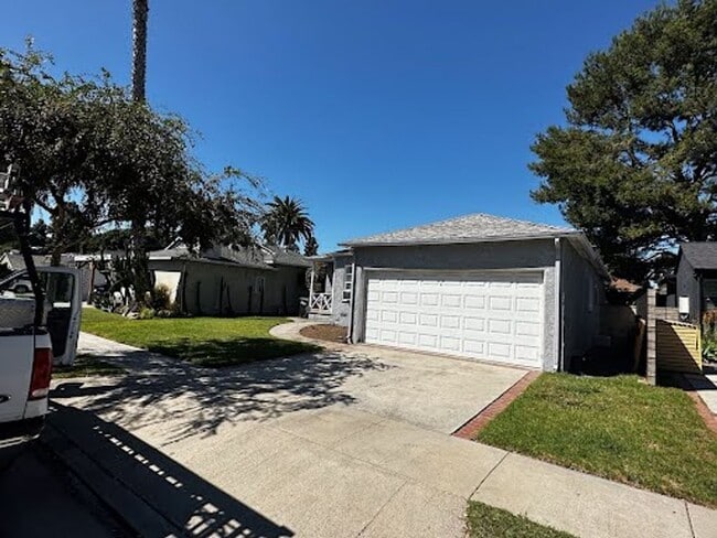 Building Photo - Charming Newly Renovated HOUSE with Privat...