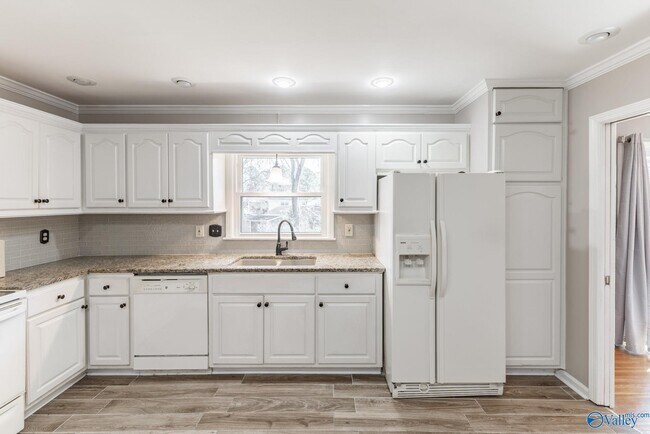 Building Photo - 1116 Tyler Rd NW