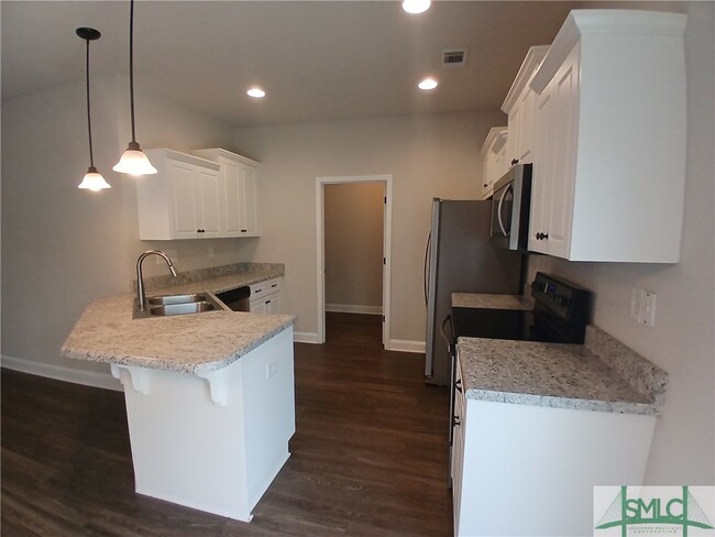 Building Photo - 176 Willow Dr