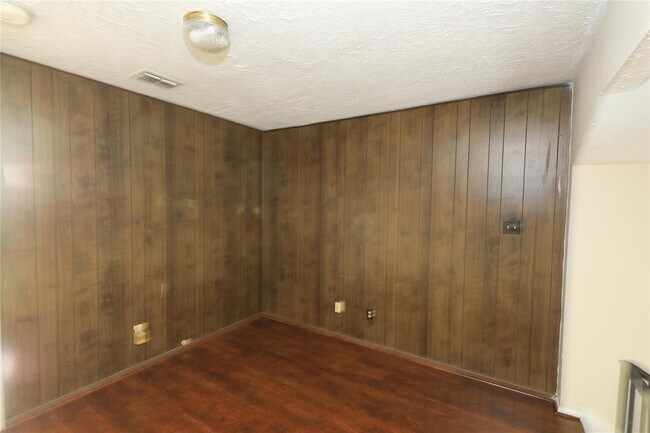 Building Photo - 6573 S Briar Bayou Dr