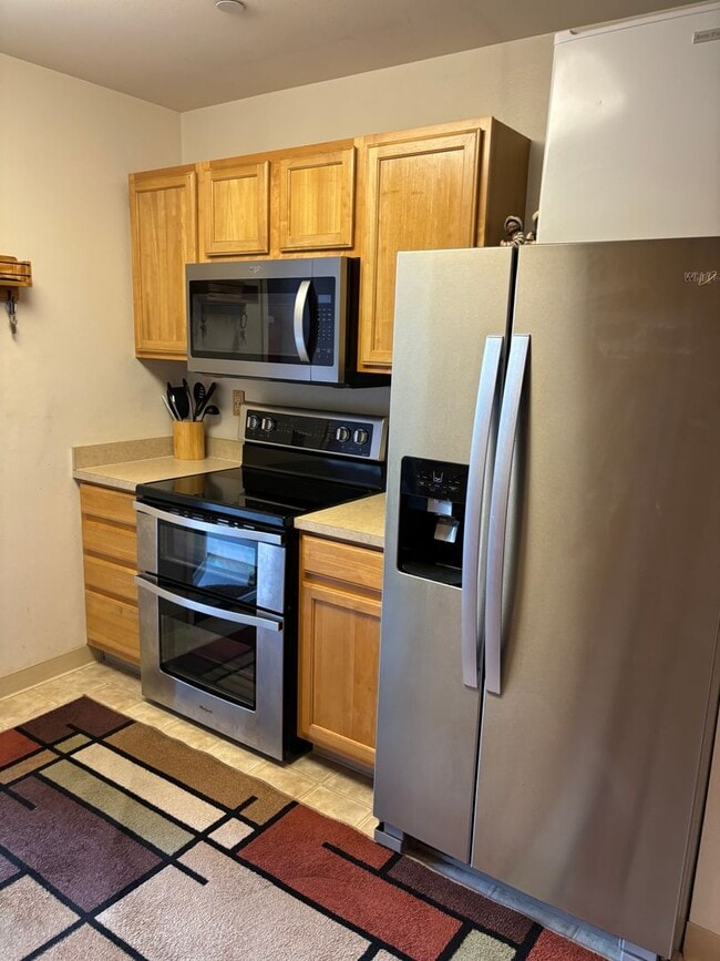 Building Photo - Move-In Ready 2BR/2BA Condo – Fully Furnished, AC, Washer/Dryer, Parking