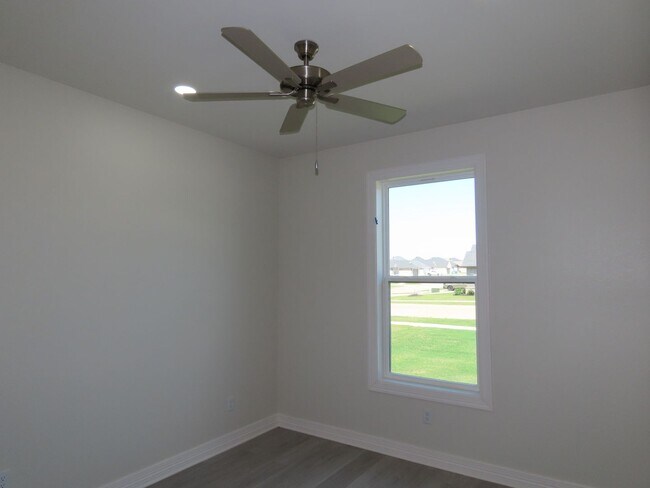 Building Photo - Luxurious, Built in 2024!  3 Bedroom, 2 Ba...