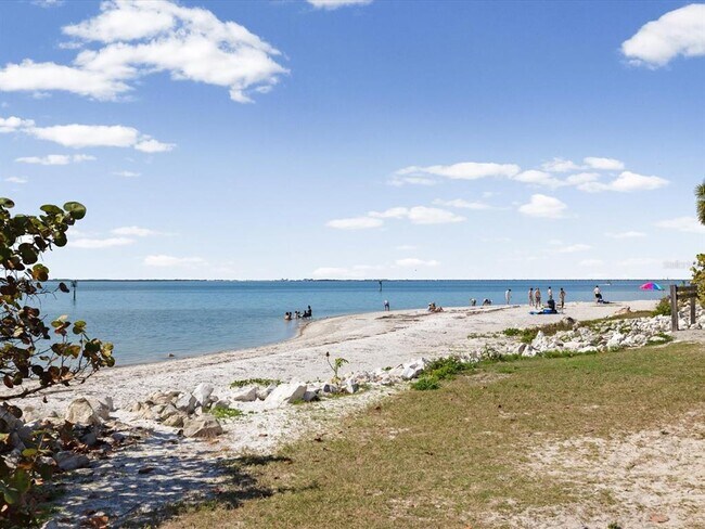 Building Photo - 5002 W Idaho St