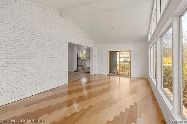 Building Photo - 6207 Nicholas Dr