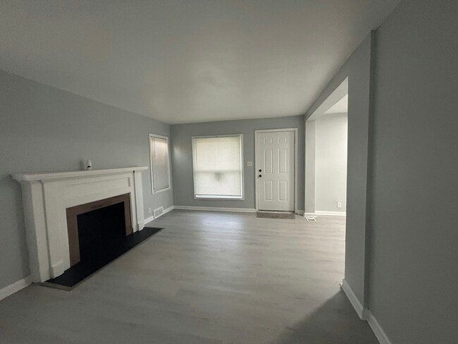 Building Photo - 3693 Somerset Ave