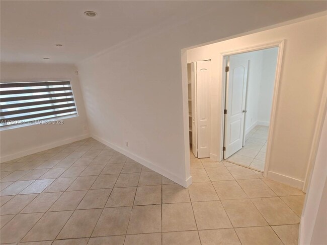 Building Photo - 1812 N 40th Ave