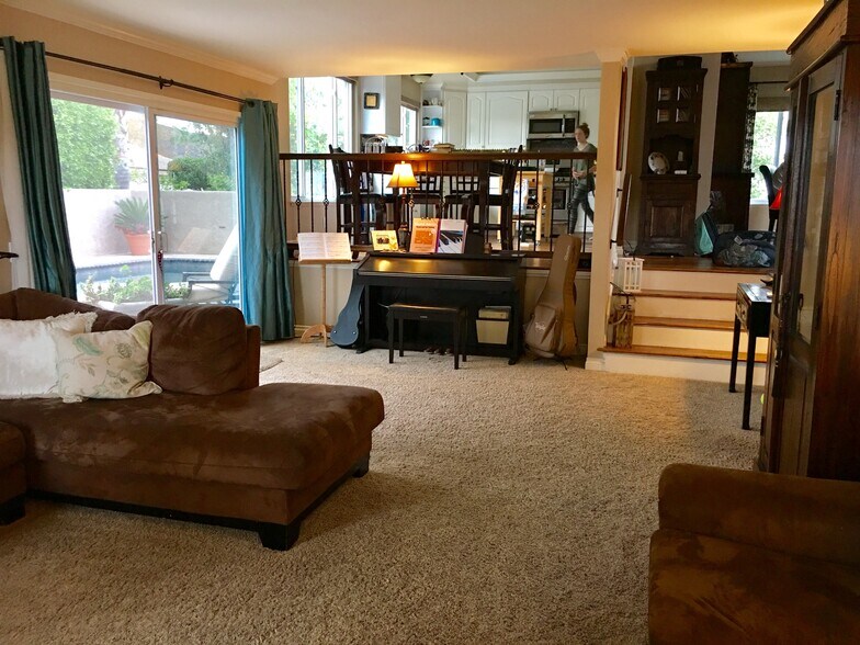 Building Photo - 672 Garland Court