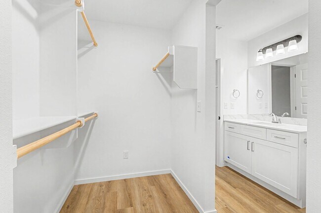 Building Photo - 3 Bed, 2 Bath Home!!
