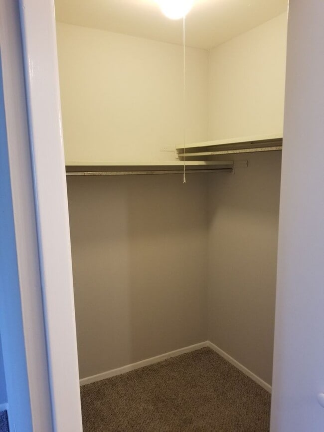 Building Photo - Chagrin Falls condo for rent