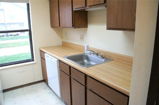 Building Photo - 449 Ponderosa Ave