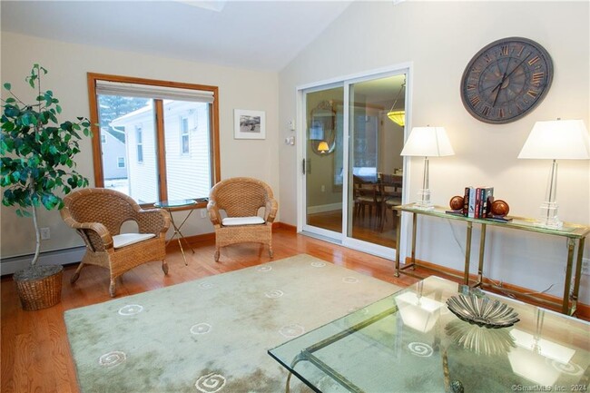 Building Photo - 44 Alder Rd