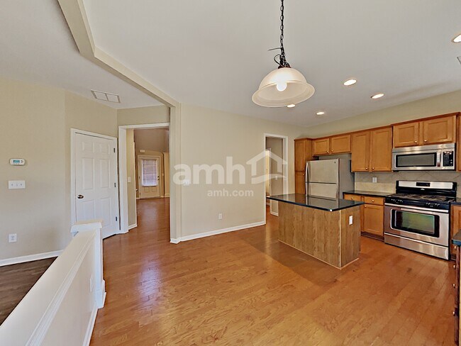 Building Photo - 818 Poplar Ter