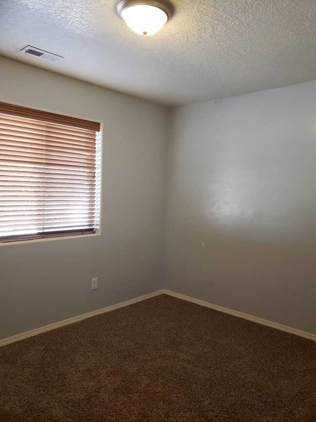 Building Photo - Nice 4 Bedroom home in Mesa Vista Subdivis...